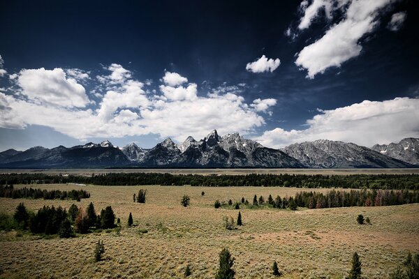 White clouds over mighty mountains