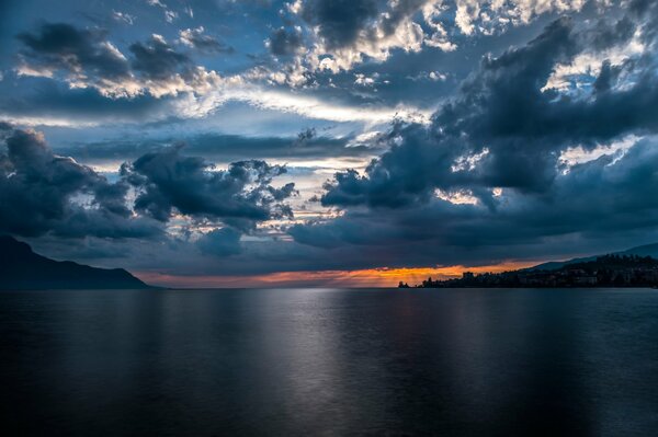 Nubes sobre el lago de Ginebra