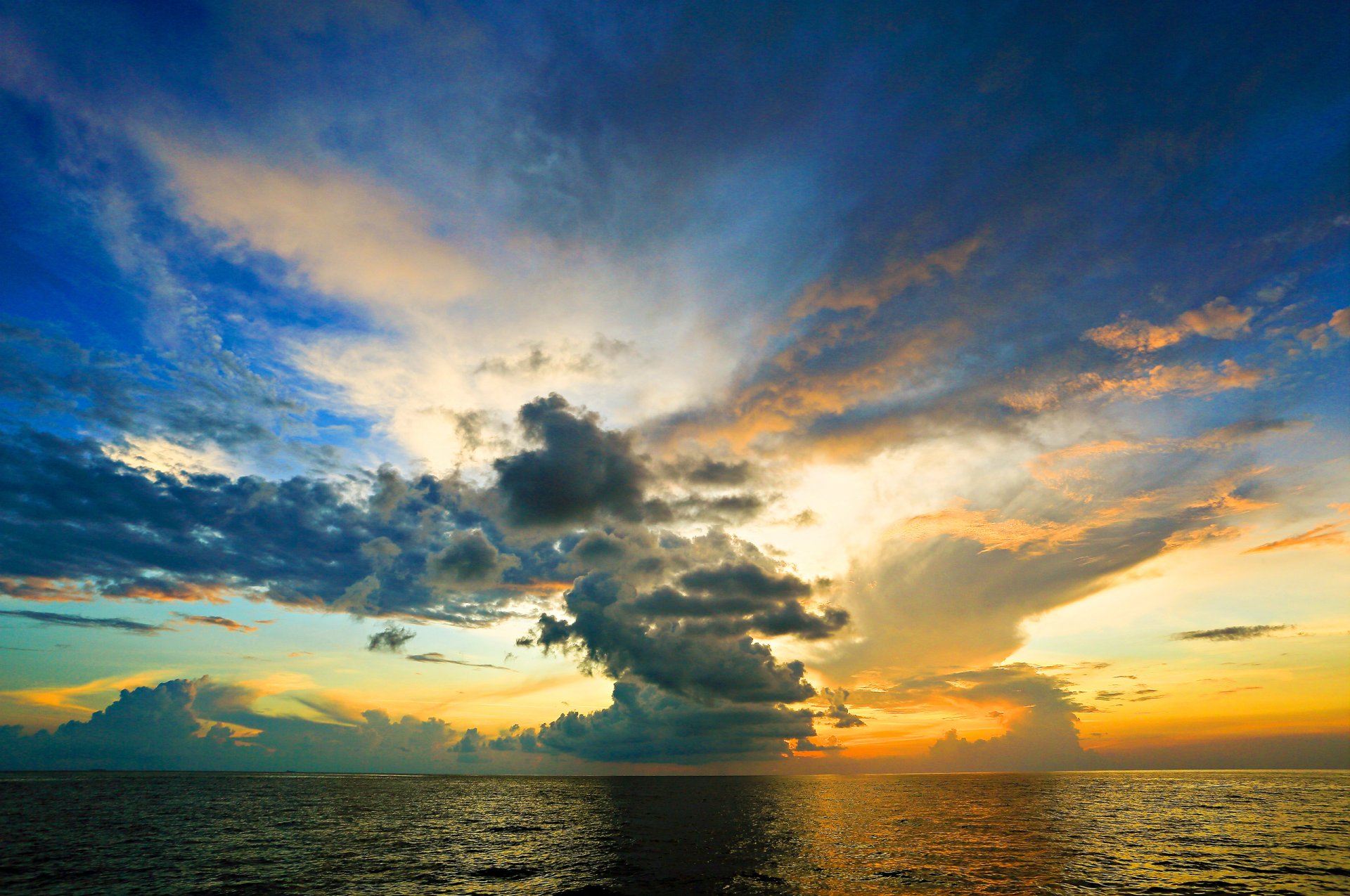 cielo nuvole tramonto orizzonte mare