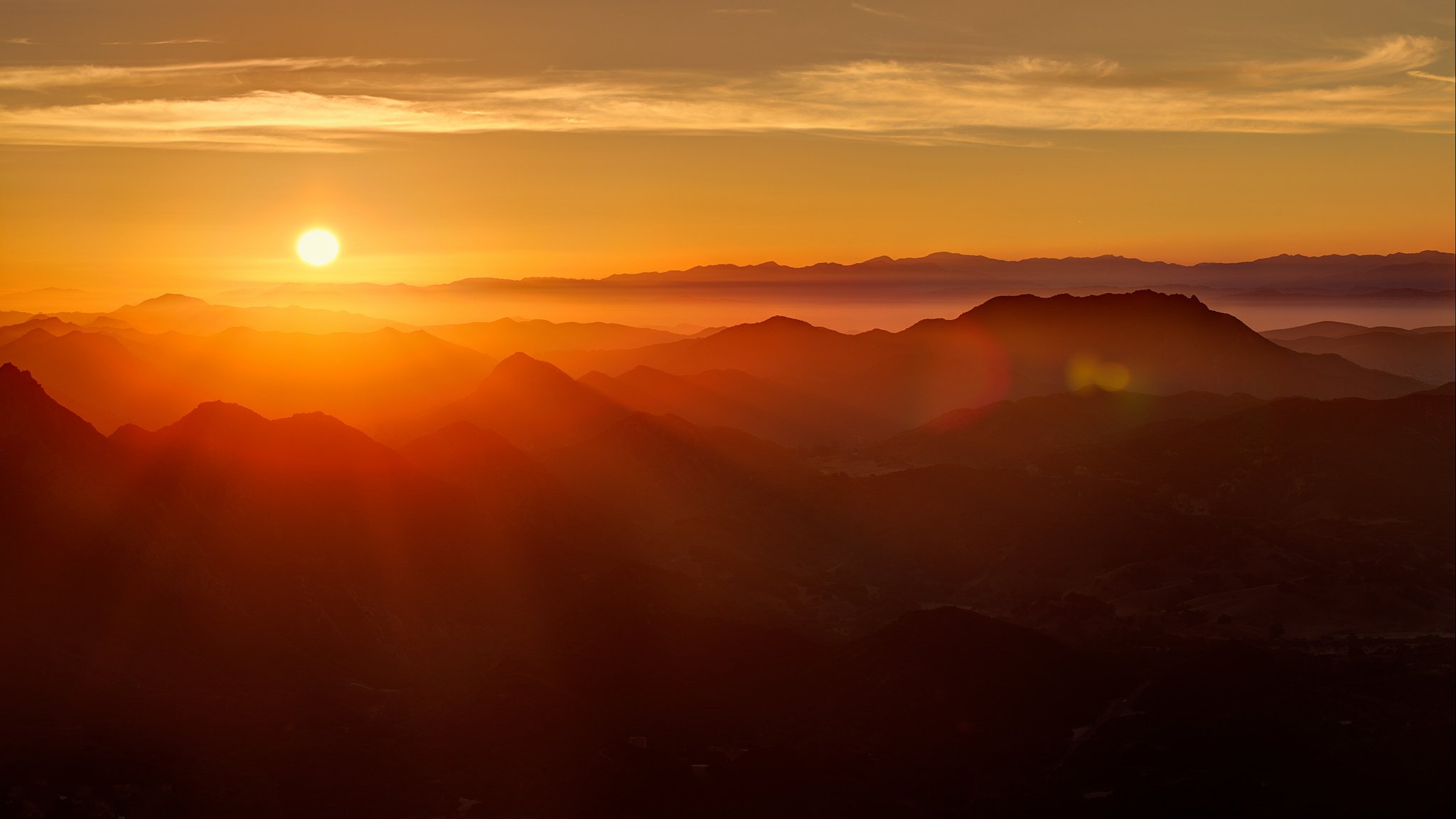 montañas amanecer sol rayos luz del sol