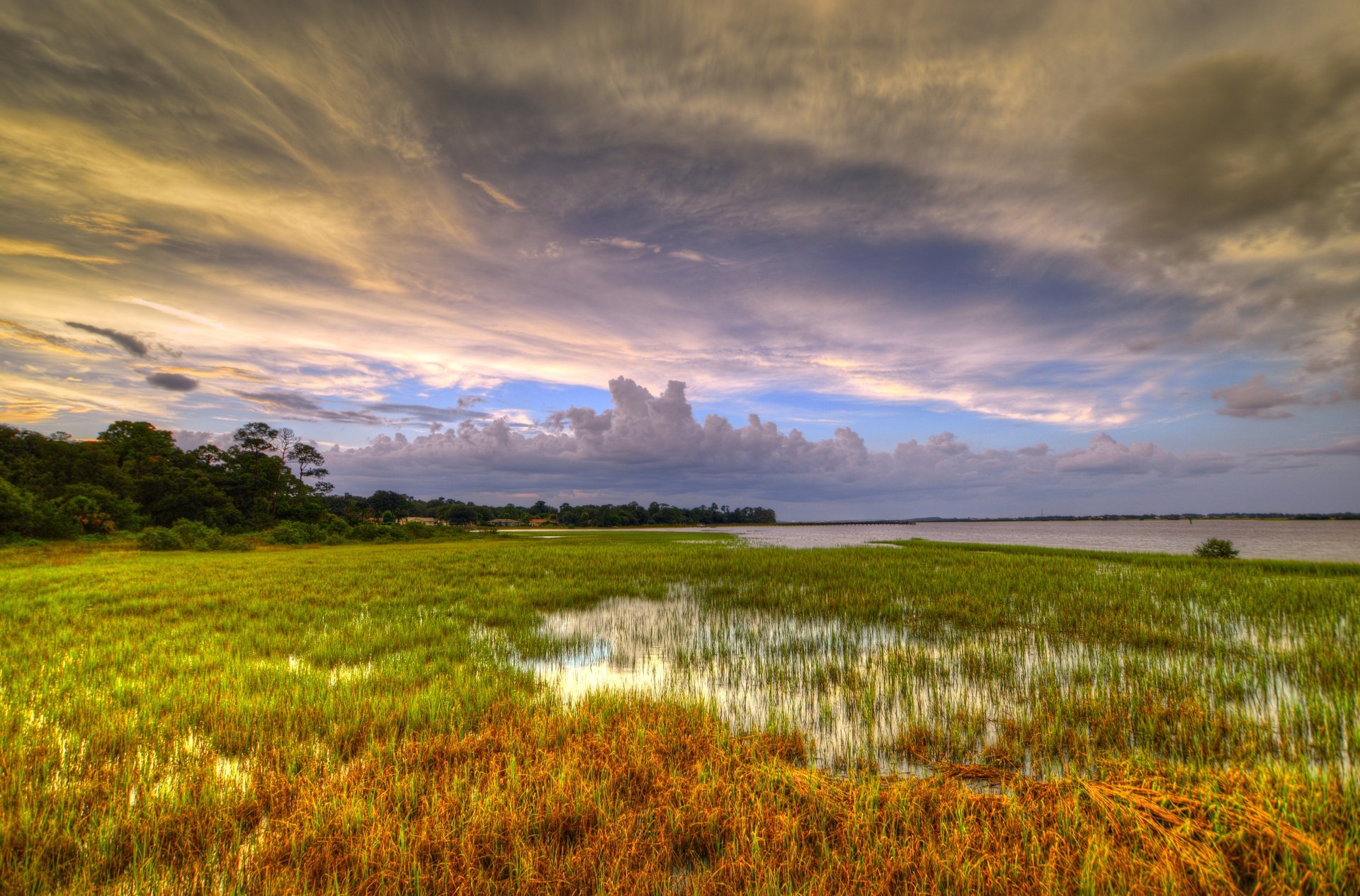 nubes lago hierba árboles