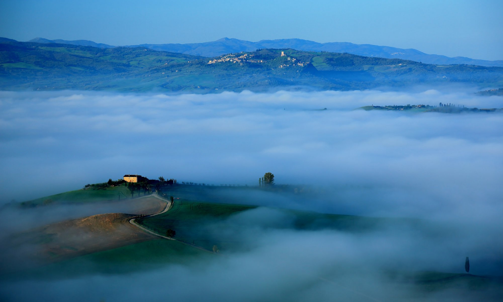 italy tuscany sky morning mountain hills fog