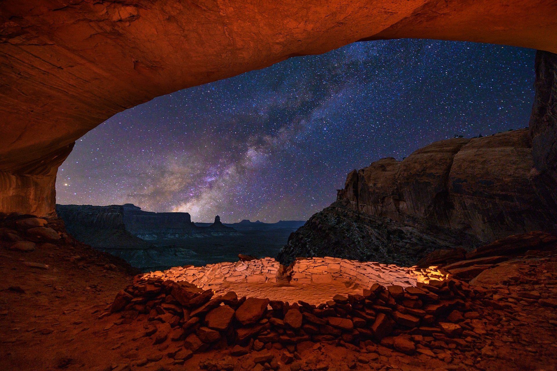 notte rocce canyon cielo stelle