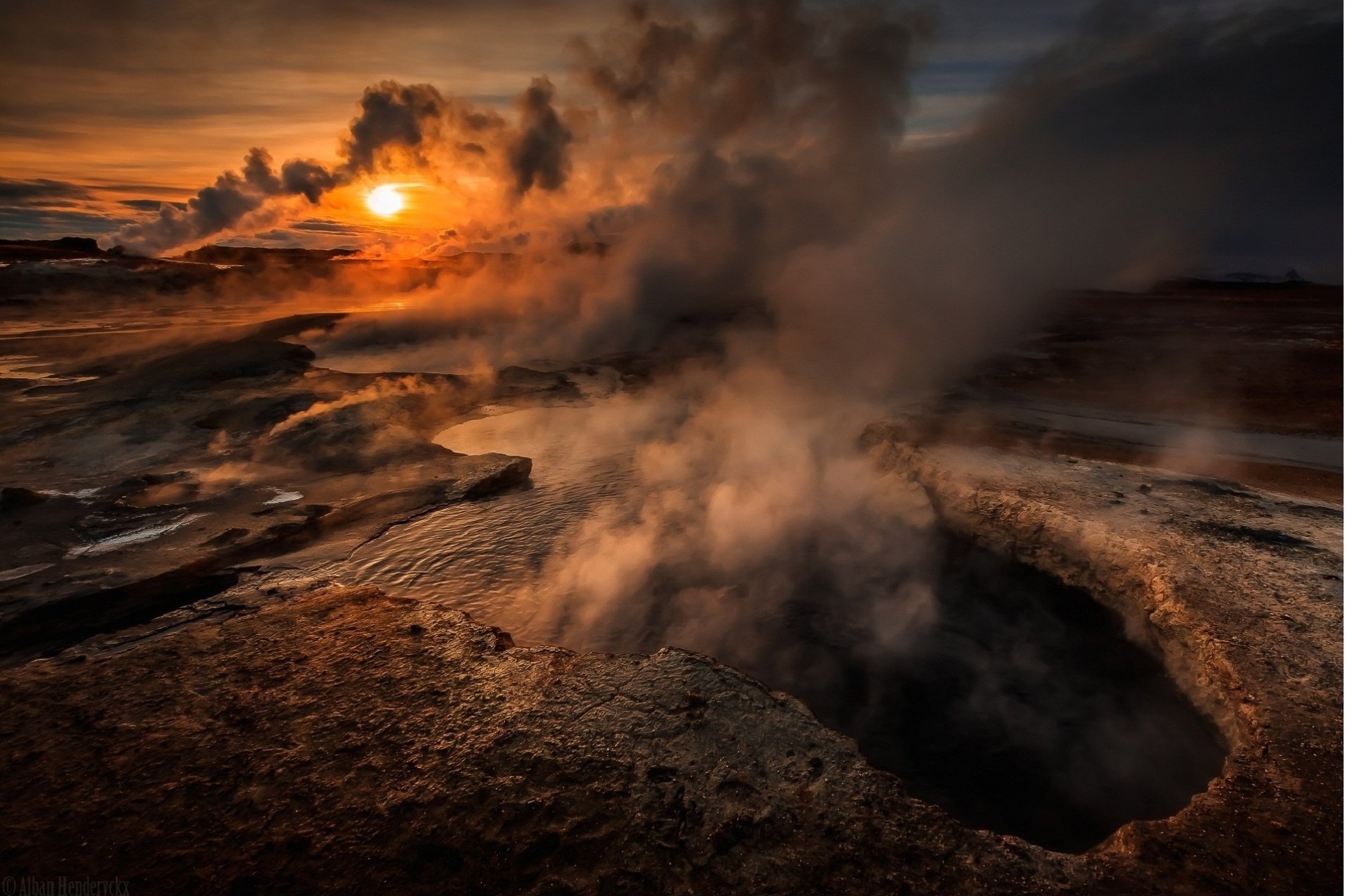 cráter volcán géiser vapor grieta lago sol puesta de sol montaña humo agua vapor naturaleza montaje cielo hd