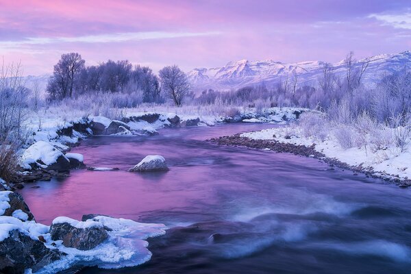 Zimowa Rzeka Provo w stanie Utah