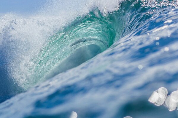 La vague d Azur brille dans la lumière du soleil