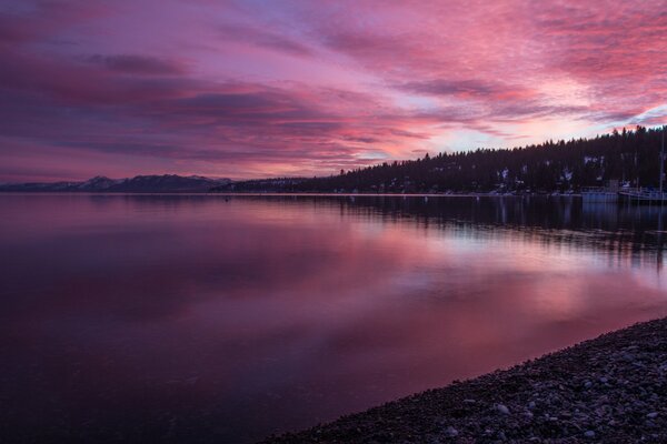 Lago Tahoe di incredibile bellezza