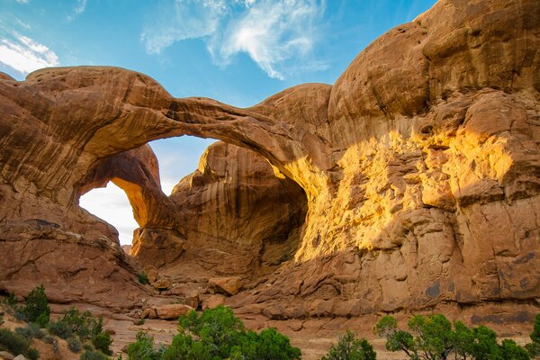 Rocks in the desert are yellow