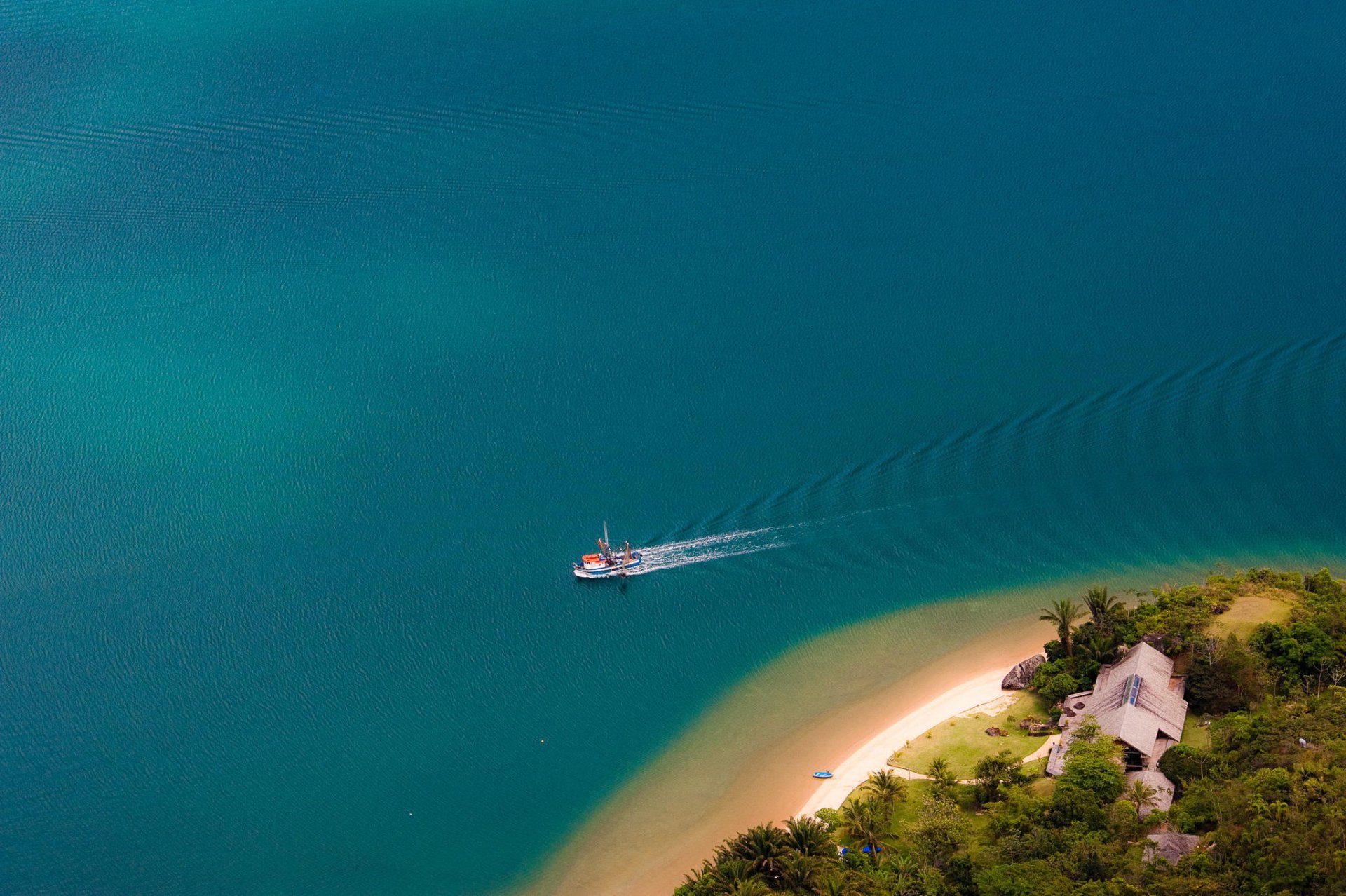 océano naturaleza barco isla palmeras