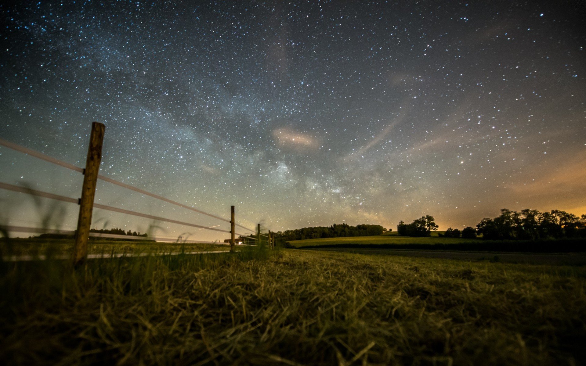 estate sera campo recinzione foresta cielo stelle foto