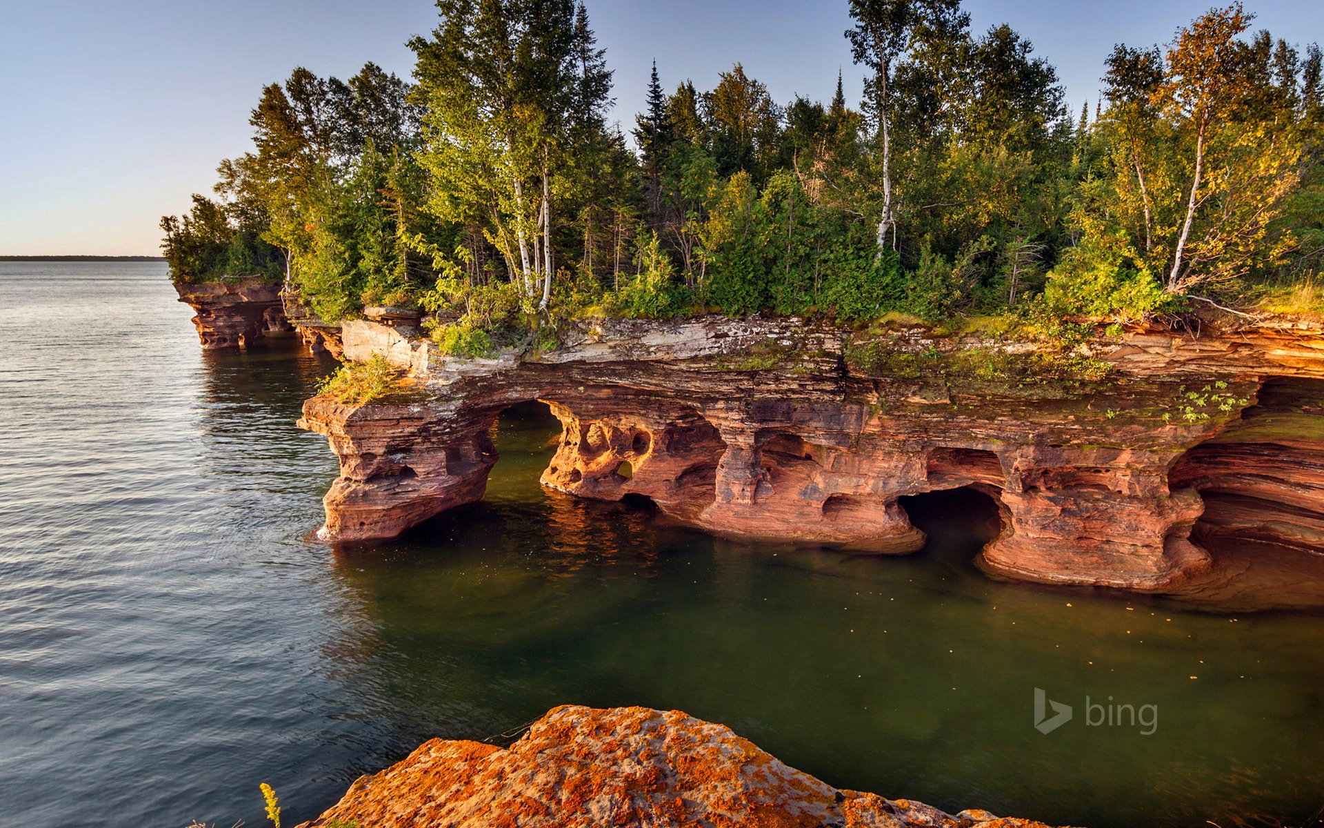 cielo lago rocce grotta arco alberi