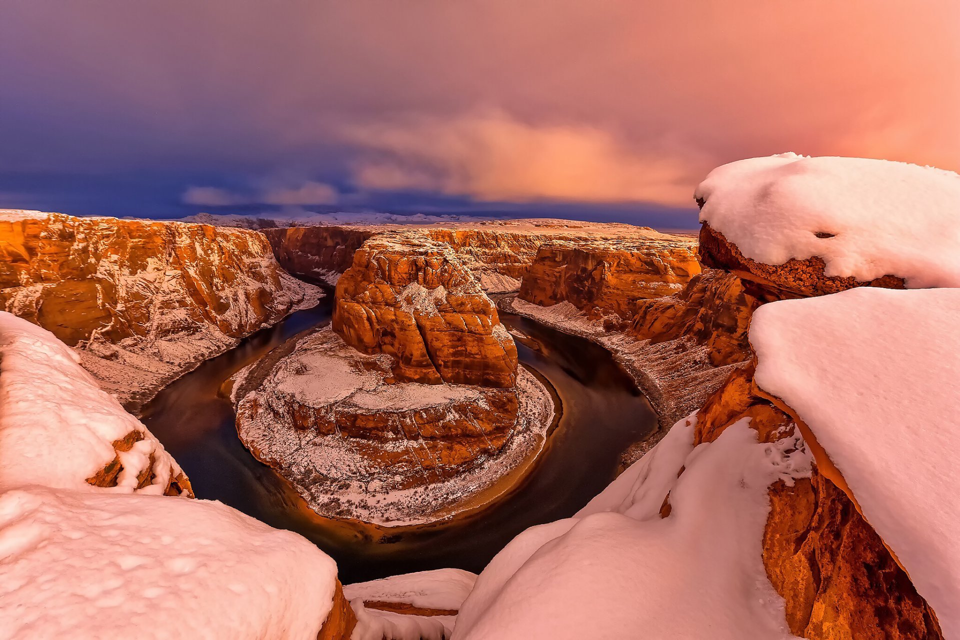 états-unis arizona méandre horseshoe horseshoe bend courbe lisse du lit de la rivière colorado glen canyon hiver neige