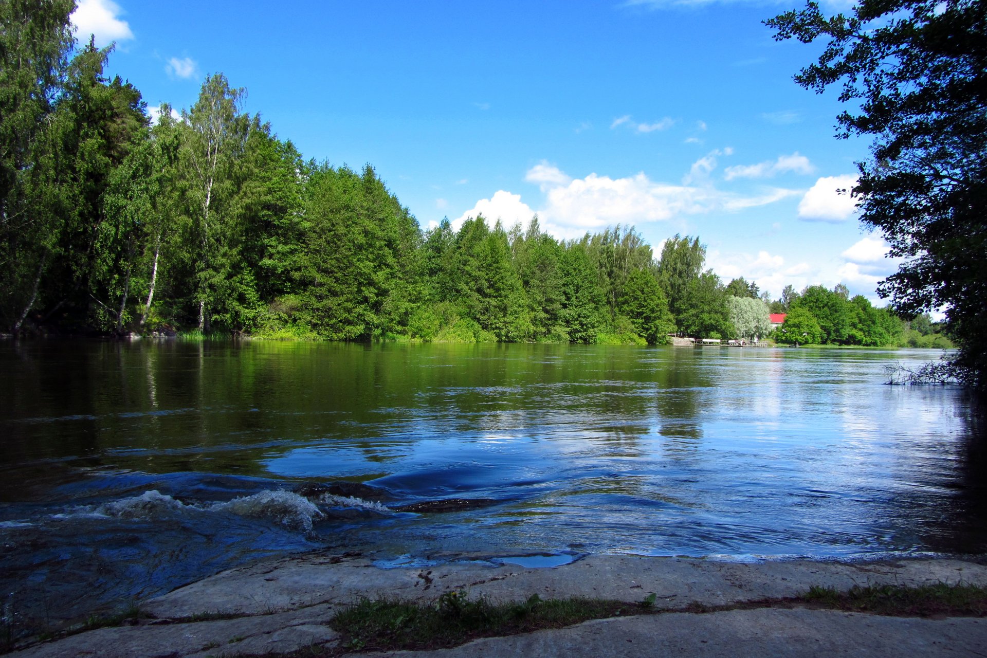 langinkoski finnland fluss wald bäume himmel wolken steine haus landschaft