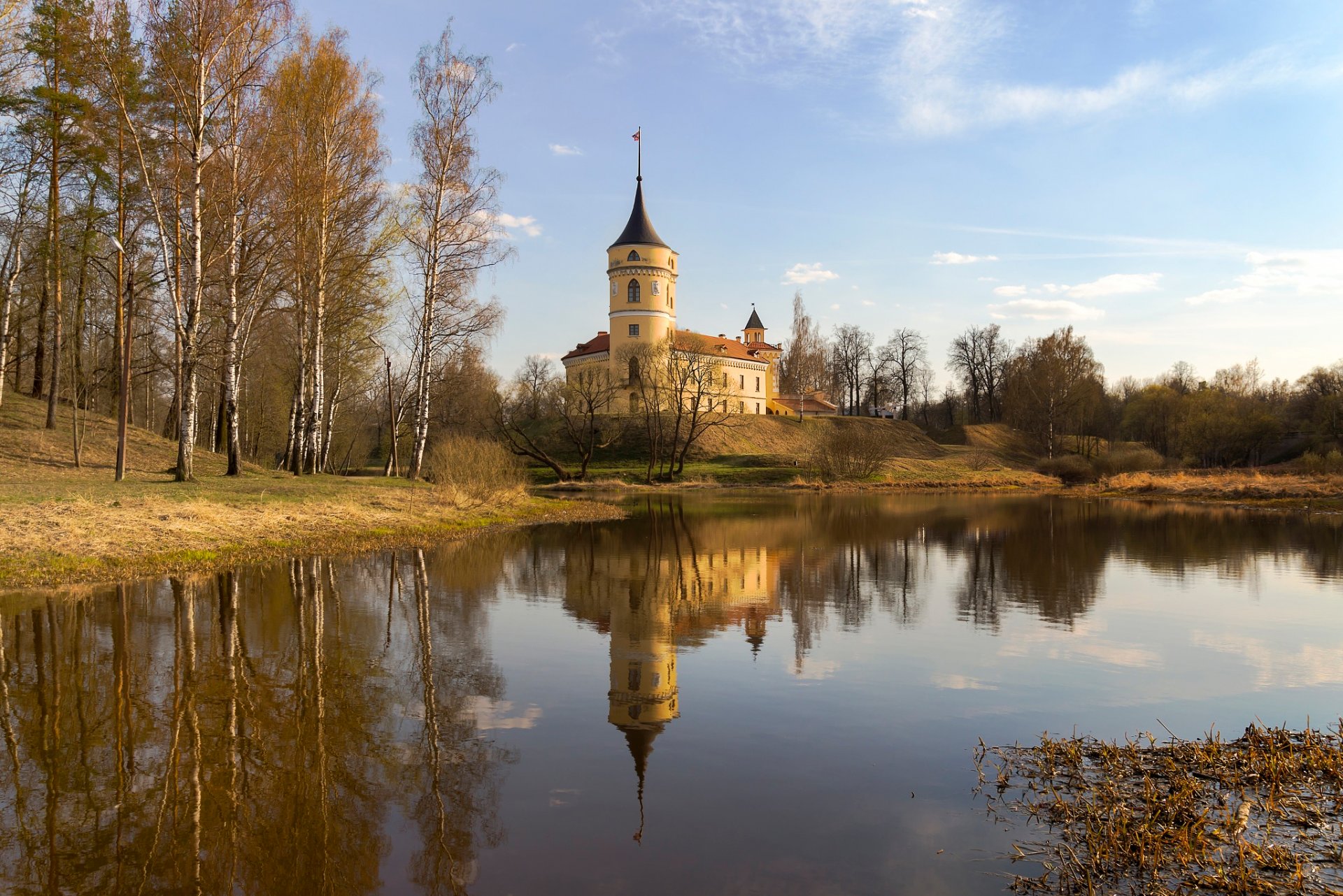 pavlovsk château printemps réflexion