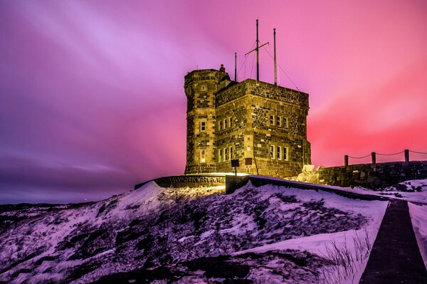 Iluminación inusual de la torre en invierno