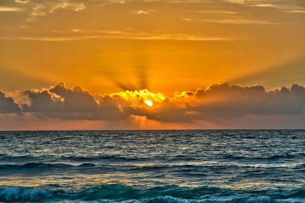 Bei Sonnenuntergang ist der Horizont absolut sauber