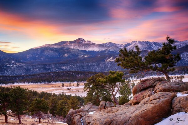 Montañas rocosas en invierno en Colorado