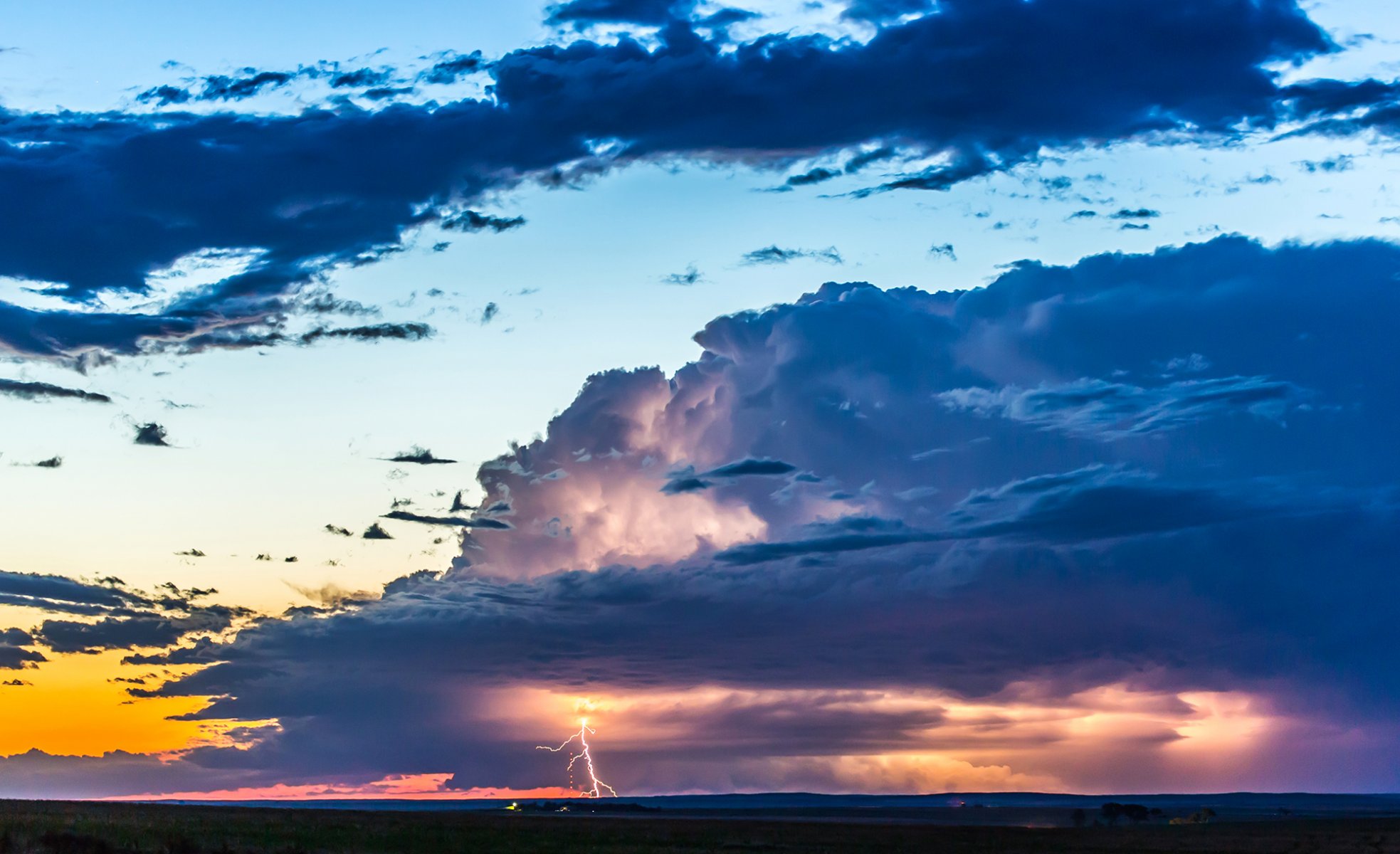 ky clouds sunset glow the storm lightning horizon