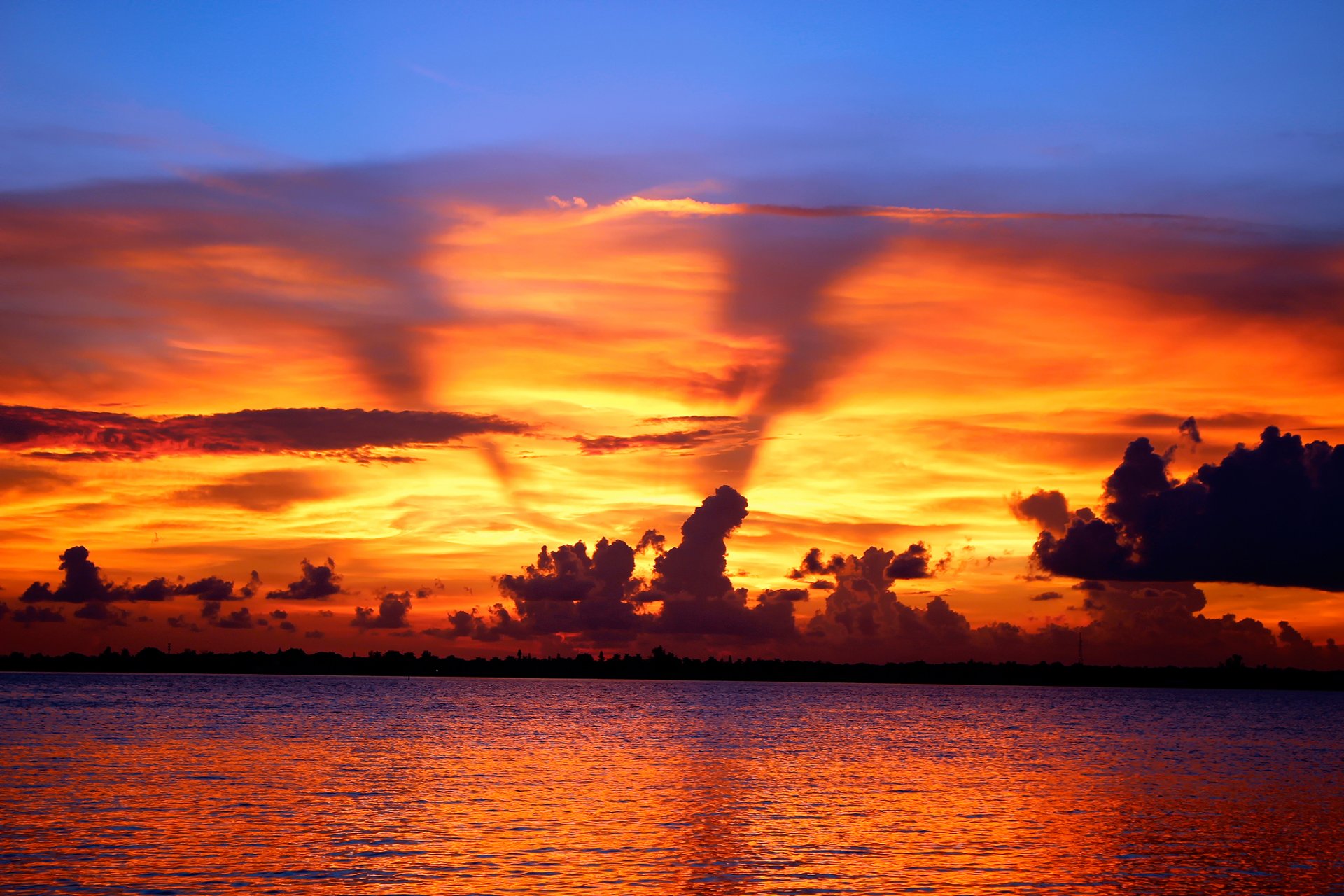 sonnenuntergang wolken wasser wellen