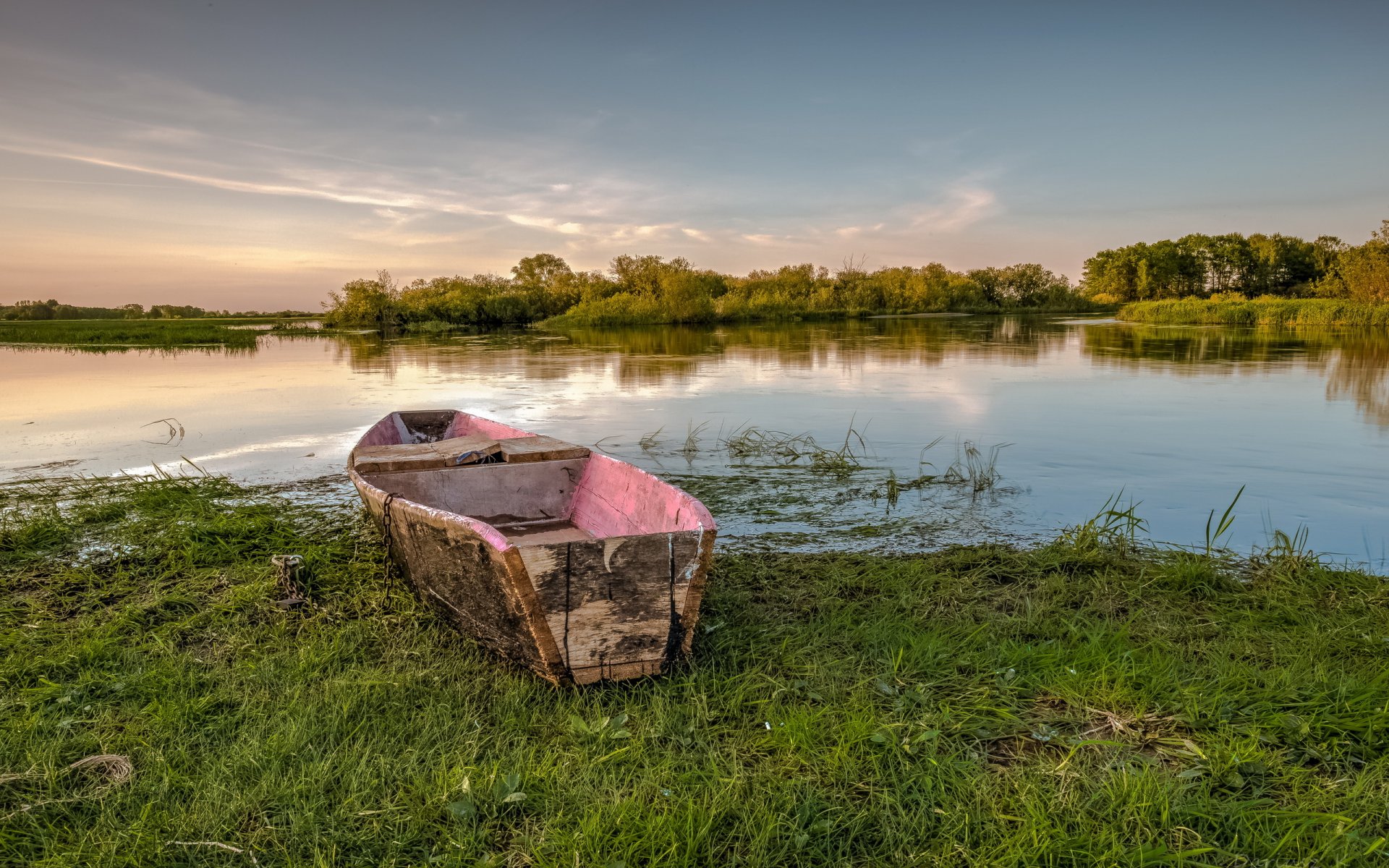 pologne parc national de bebrzanski forêt lac bateau