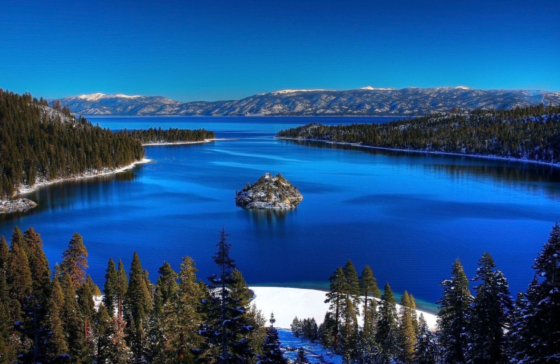 lac tahoe lac tahoe d eau douce lac rivage arbres chaîne de montagnes de la sierra nevada californie états-unis