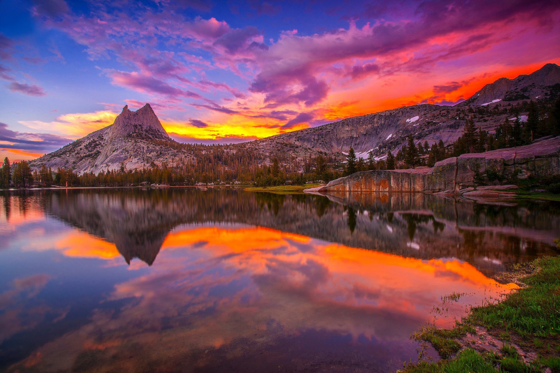 états-unis californie yosemite parc national montagnes lac coucher de soleil réflexion