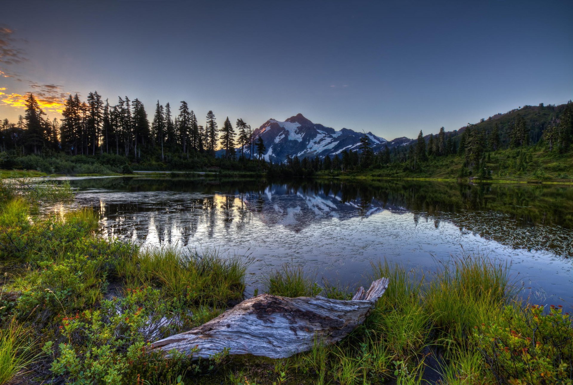 lago montañas bosque amanecer naturaleza