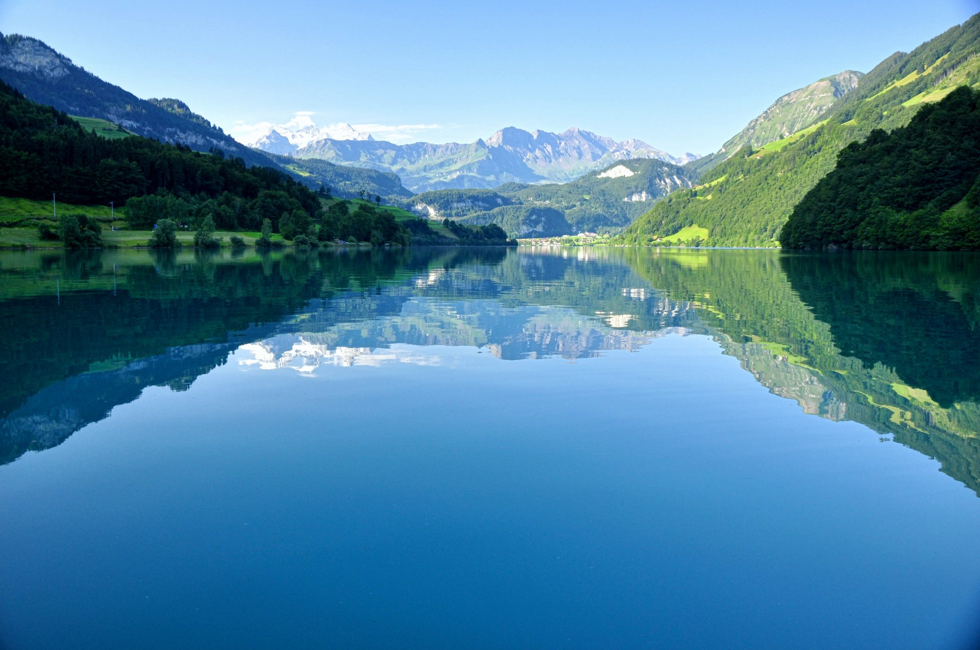 suisse lac lungern rivages forêt arbres montagnes alpes sommets ciel réflexion