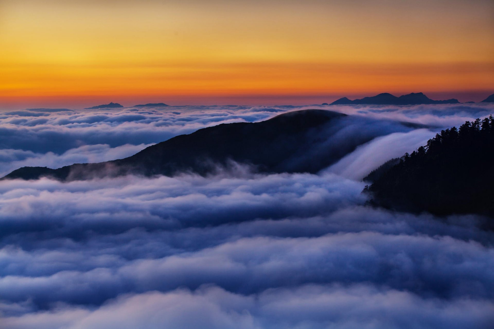 montañas amanecer nubes paisaje