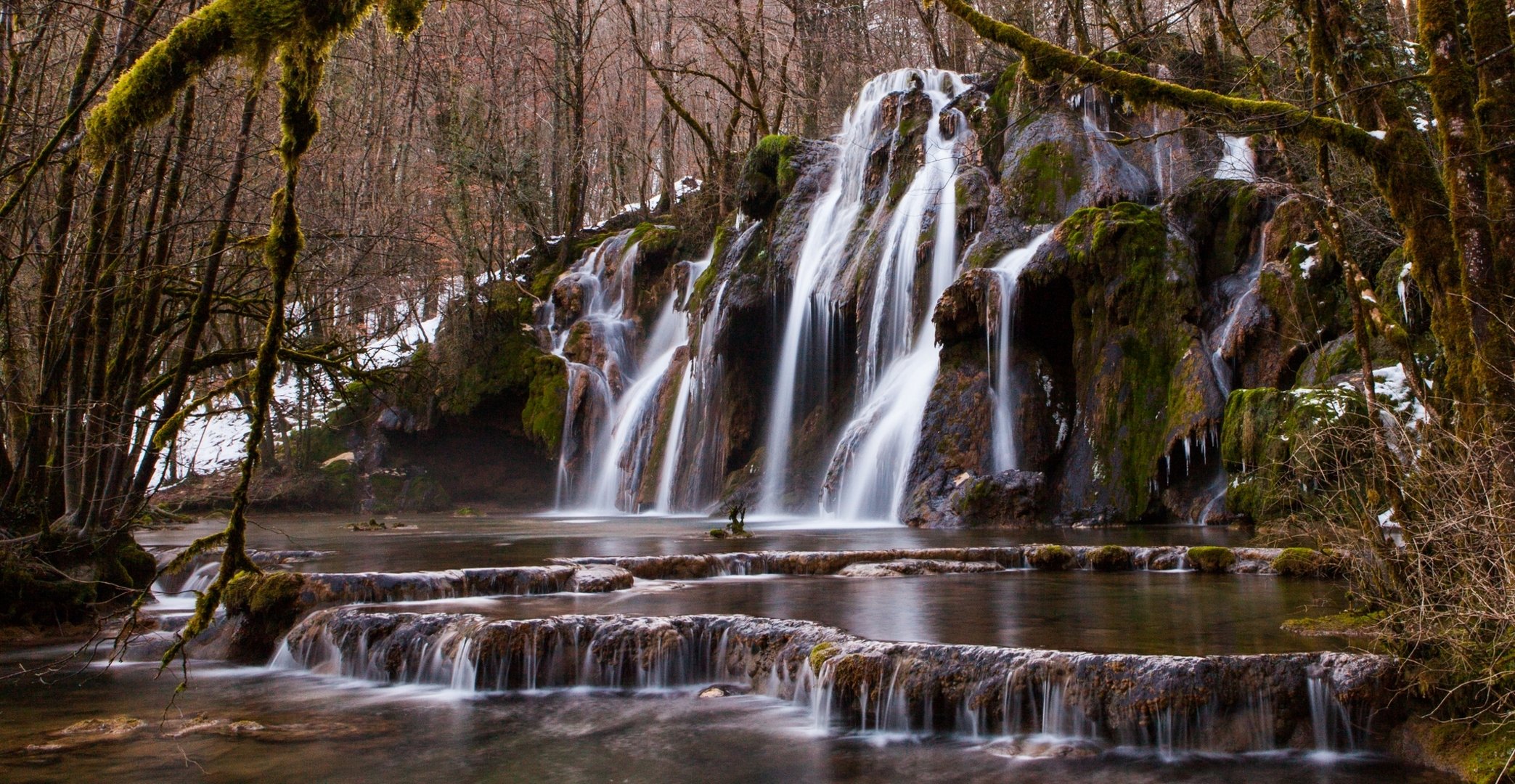 wasserfall kaskade fluss wald bäume