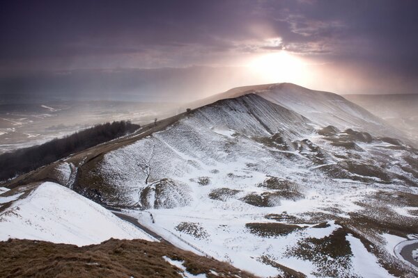 Montañas cubiertas de nieve en Inglaterra