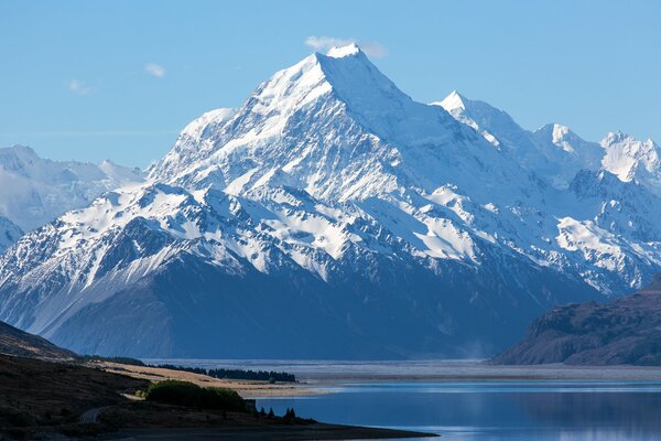 Lake in Aoraki National Park