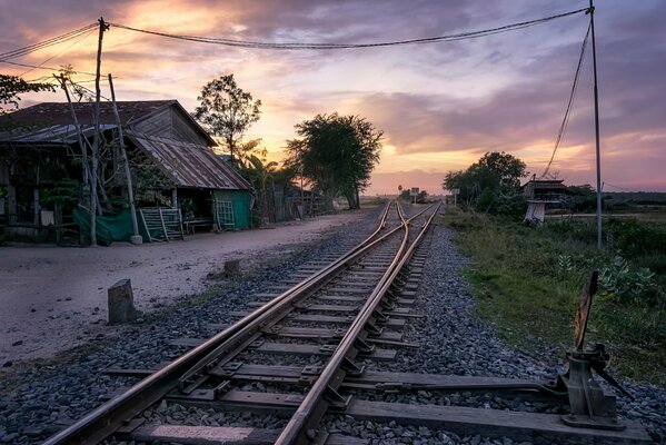 Vecchia ferrovia nel villaggio