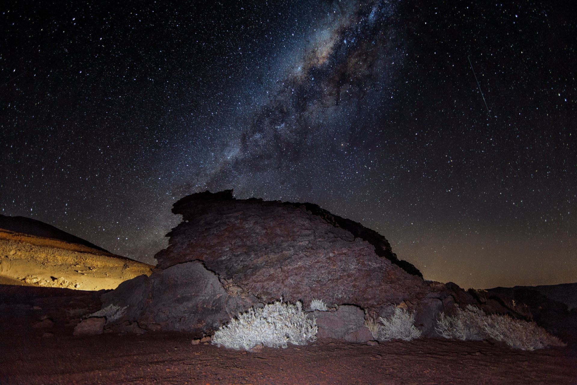 noche cielo estrellado piedra