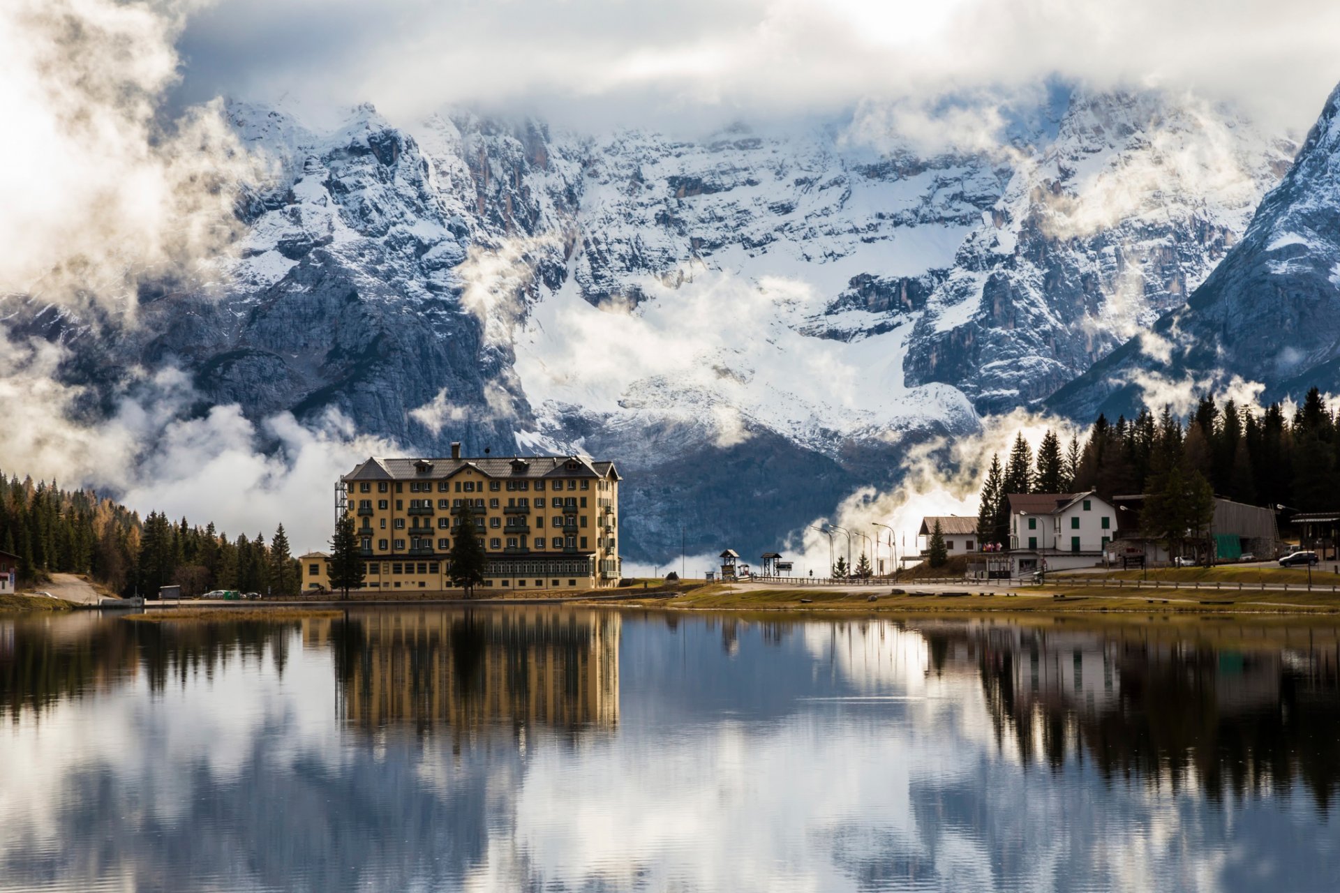 jezioro mizurina dolomiti włochy góry