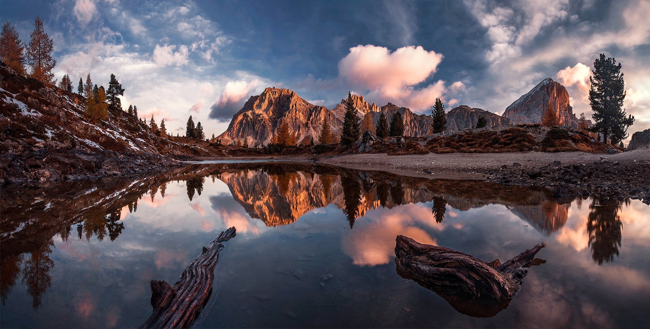 montagnes ciel nuages réflexion