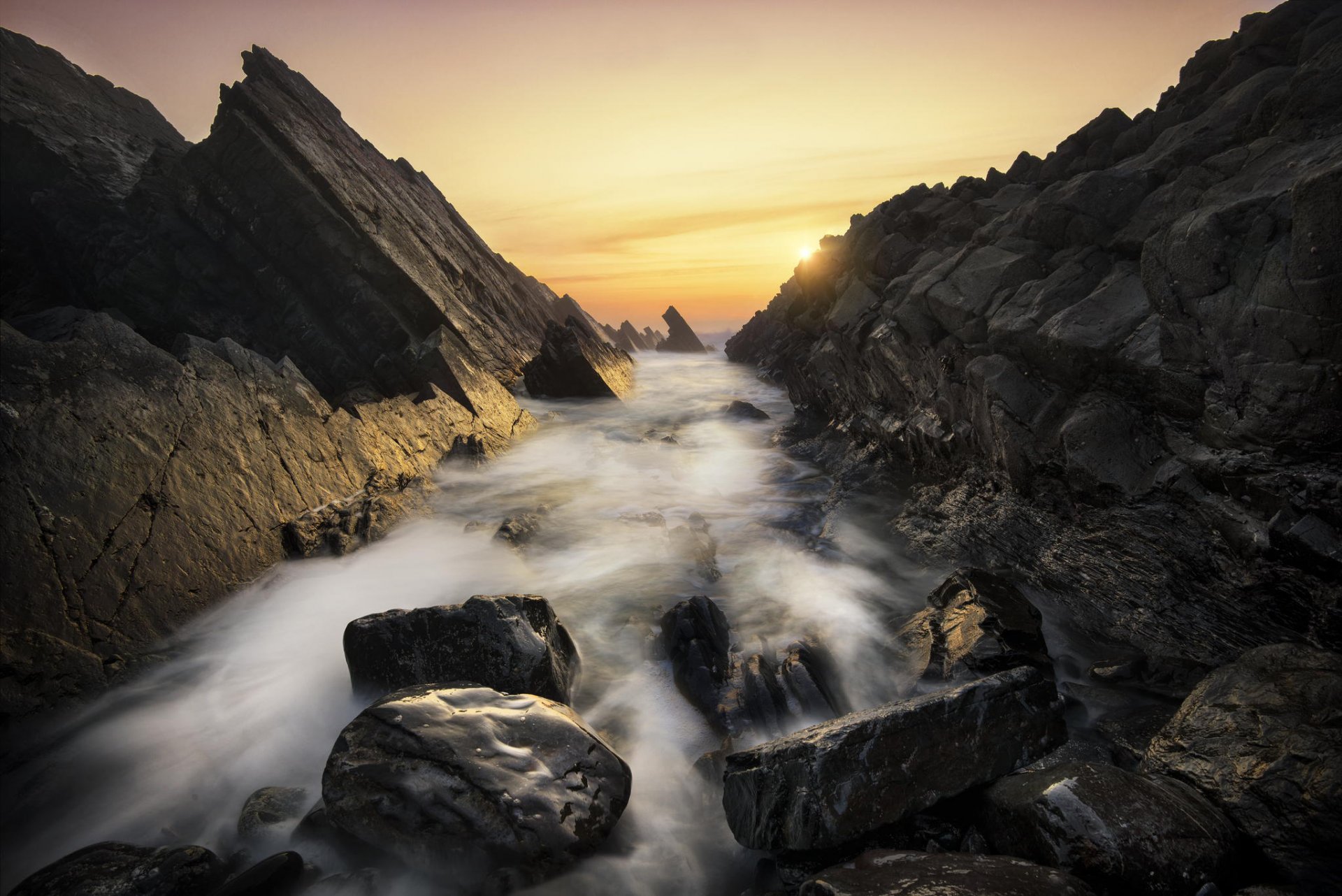 rocas piedras agua sol