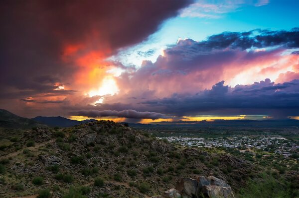 Sonnenuntergang im westlichen Phoenix-Tal