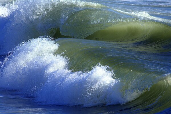 Huge waves on the sea