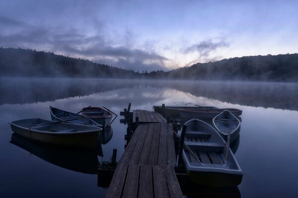 Boat mooring in the morning on the lake