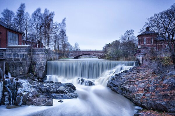 Los rápidos de la ciudad vieja en algún lugar de Finlandia