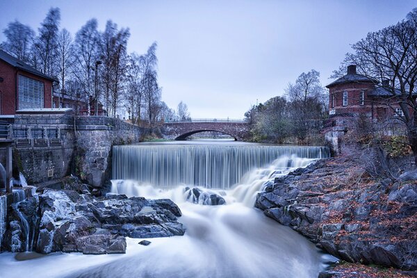 Les rapides de la vieille ville quelque part en Finlande