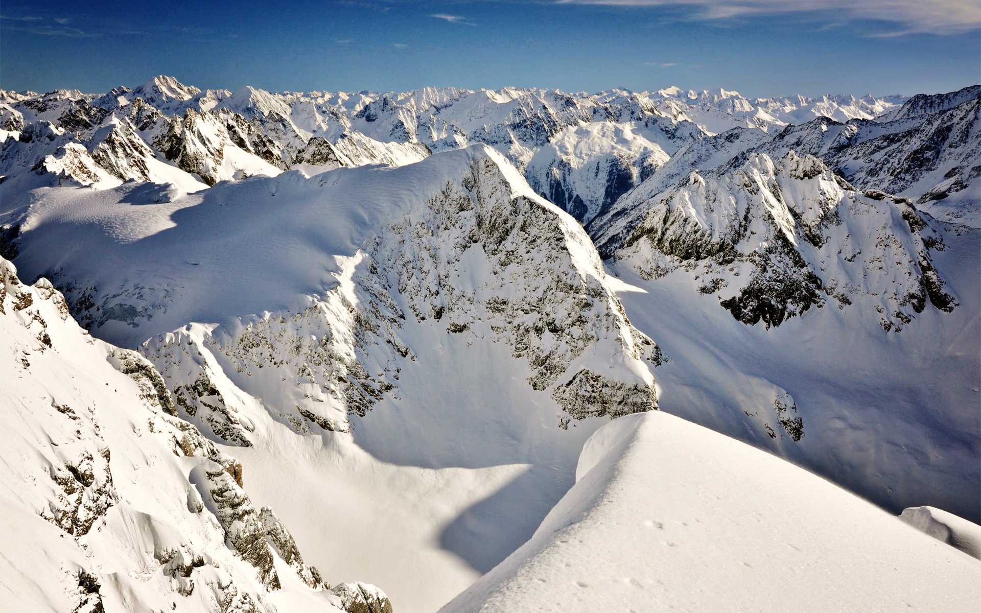 montagne neve cresta cime vista dall alto