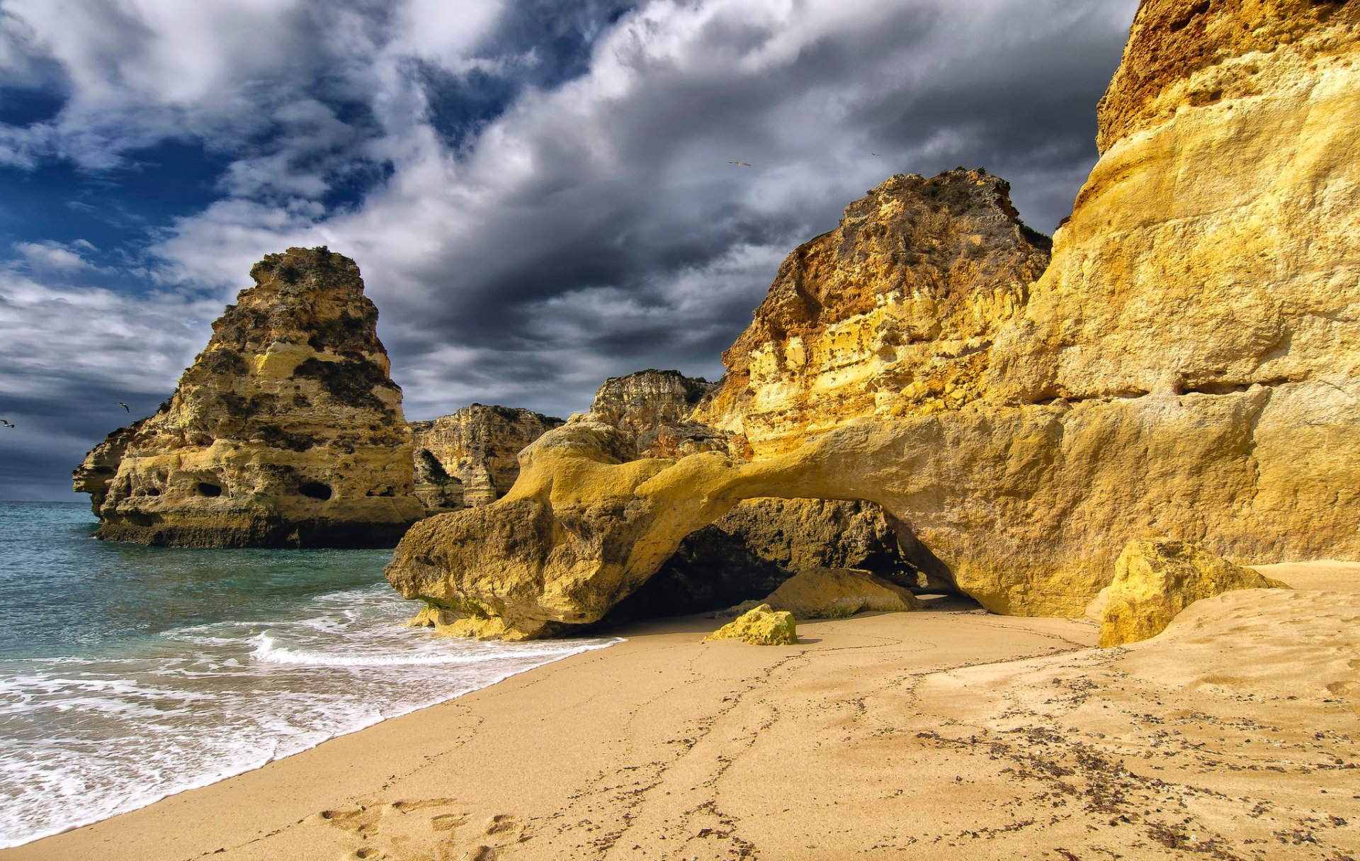 playa de marinha portugal acantilados