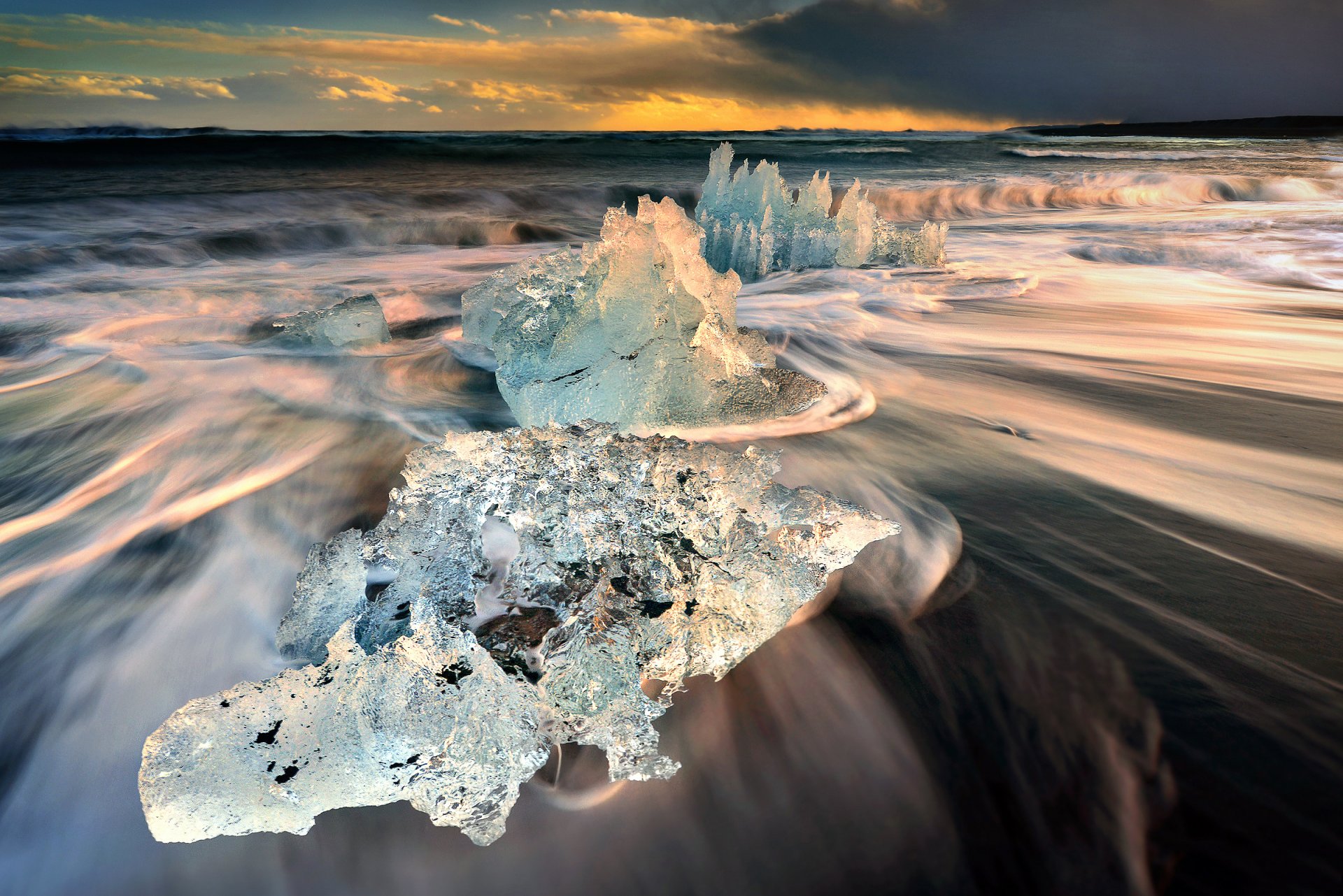 исландия jökulsárlón море льдины волны