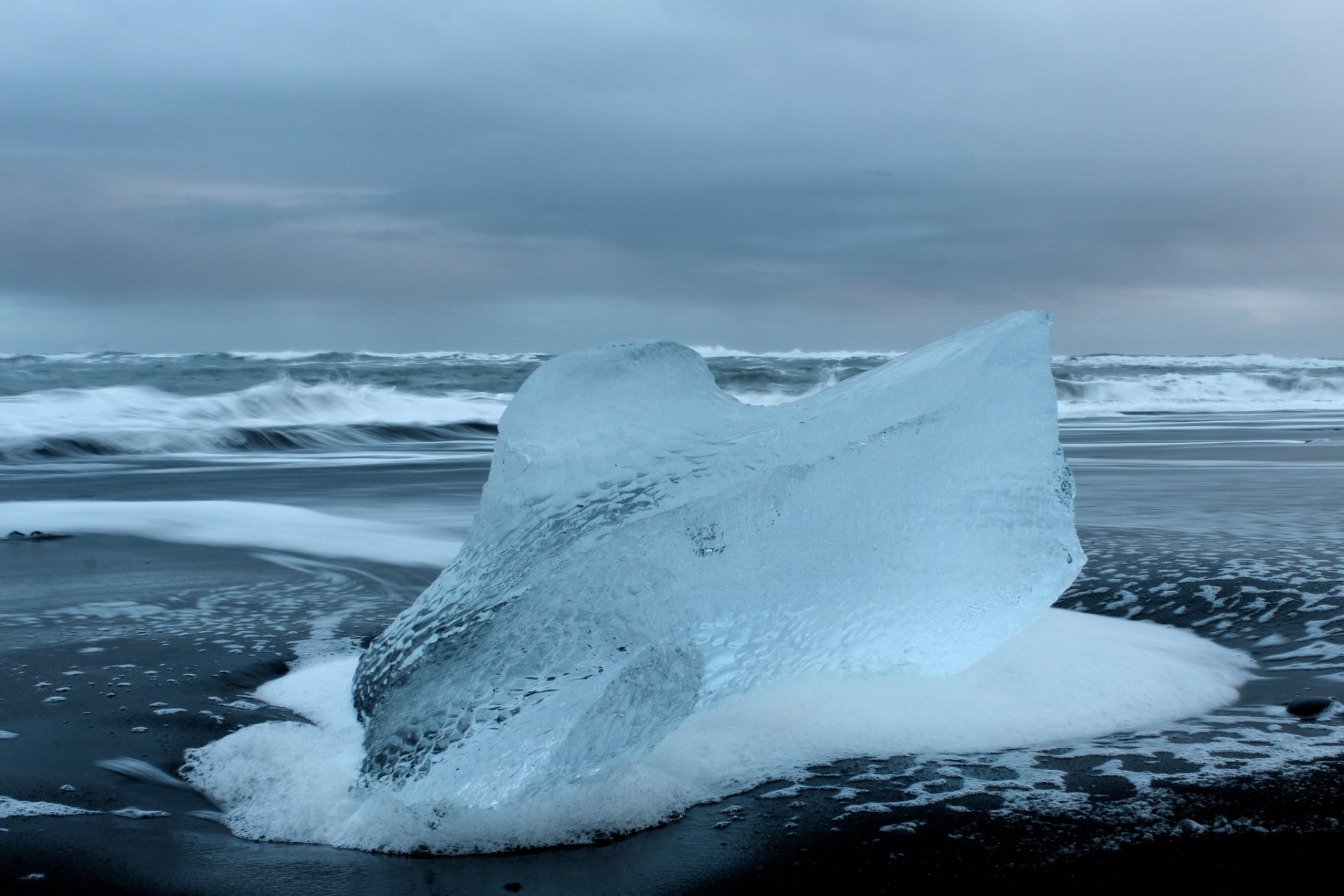 costa olas espuma hielo frío