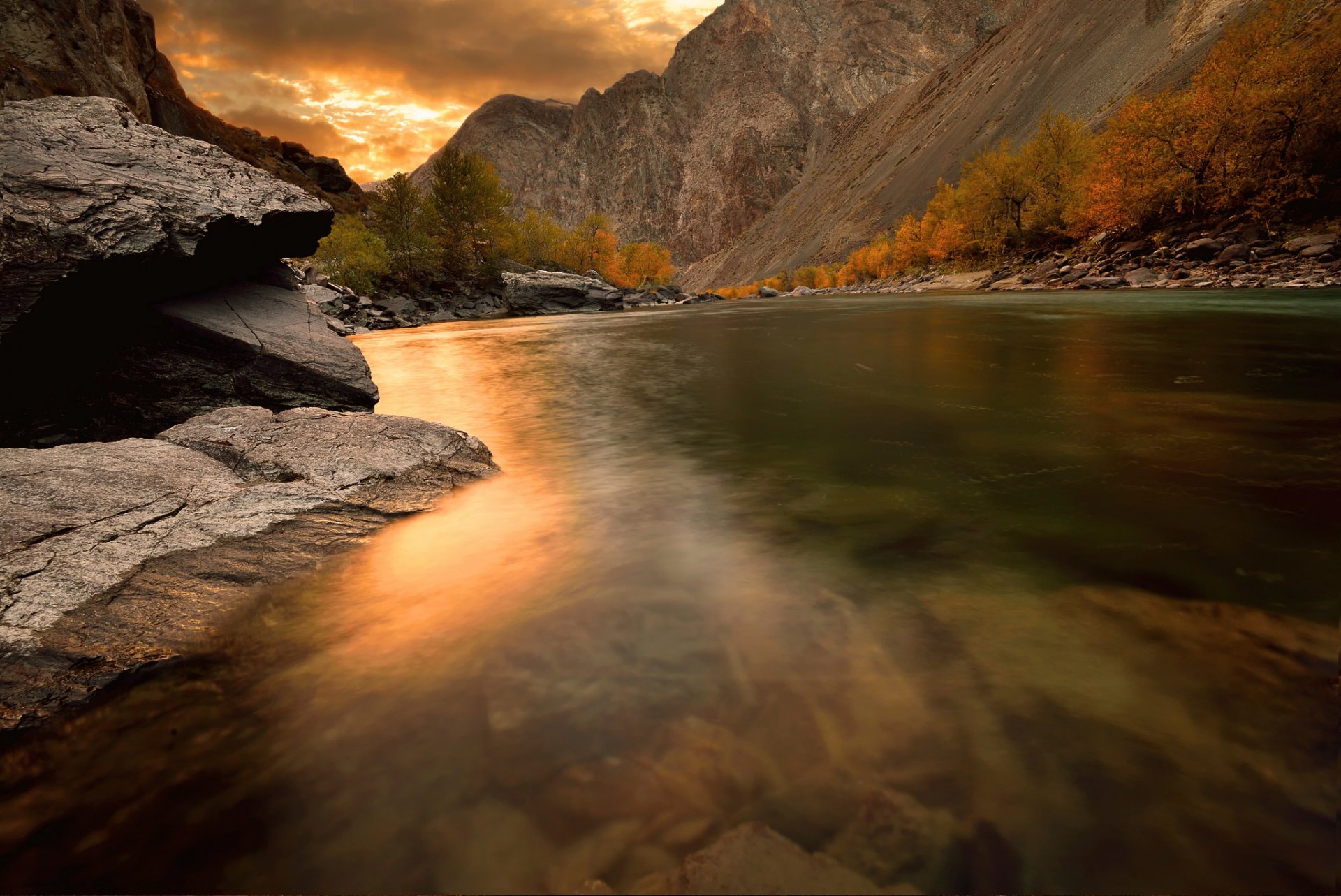 altai fiume autunno