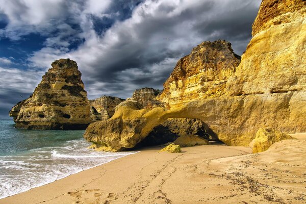 Strand von Marinha in Portugal