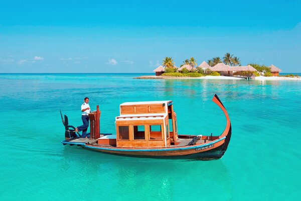 The skipper on the boat sails to the island