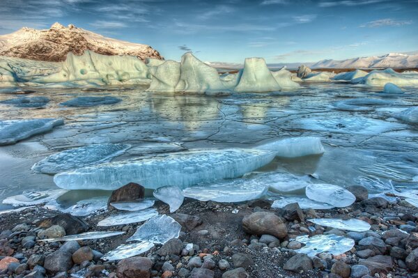 La beauté des côtes et des pierres de l Islande